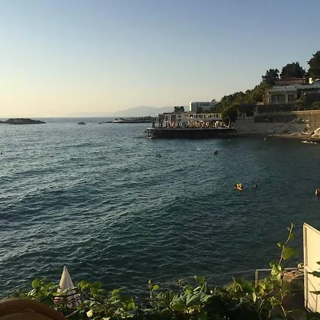 Summer House * 库萨达斯